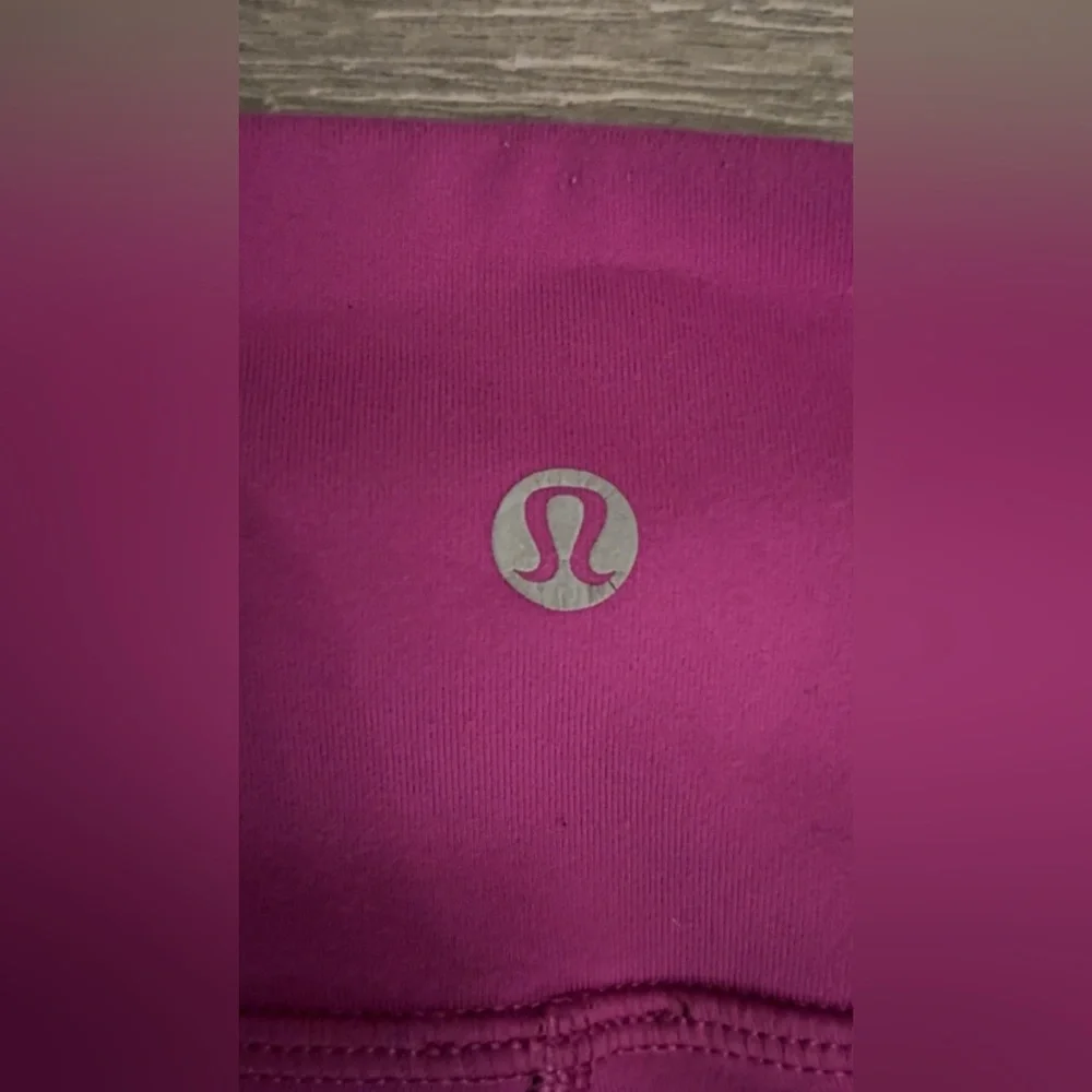 Lululemon Size 6 Cropped Leggings Purple Magenta Athletic - Picture 3 of 10